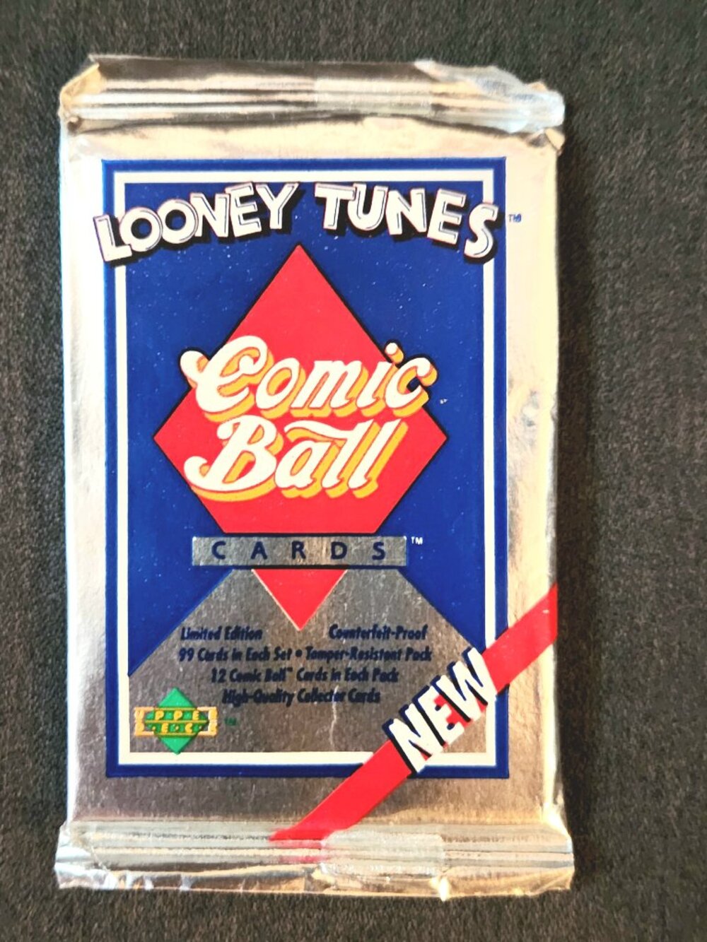 Sealed Packs of Upper Deck Looney Tunes Comic Ball Cards - Picture 2 of 16